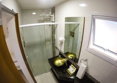 Banheiro Suite Tematica Dubai Em Cantos do Mundo Pousada Guaruja
