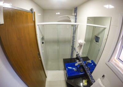 Banheiro Suite Tematica Rio - Pousada em Cantos do Mundo Guaruja