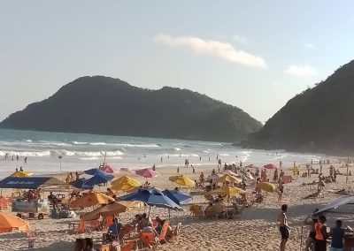 Dia de sol na bela praia do Tombo - Guarujá